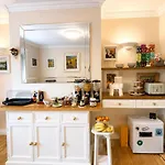 Edencrest Bed and Breakfast 4*